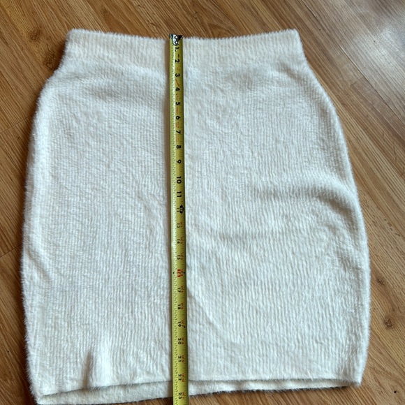 White Fuzzy Skirt from Express - size M (fits like a large) - Picture 4 of 6